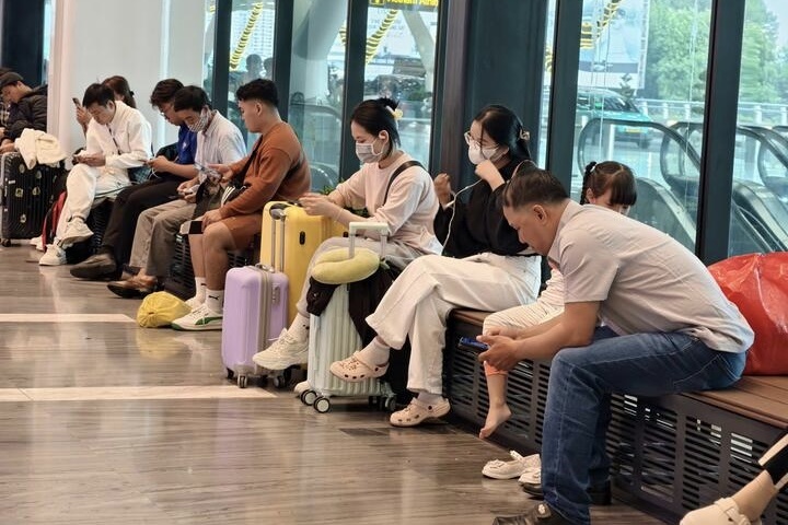 San bay Tan Son Nhat 'ha nhiet' hinh anh