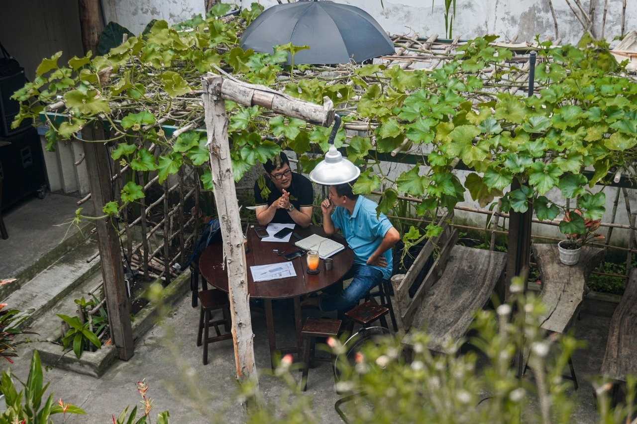 Tiem ca phe nhu 'ngoi nha mien Tay' o TP.HCM bat ngo dong cua sau Tet hinh anh