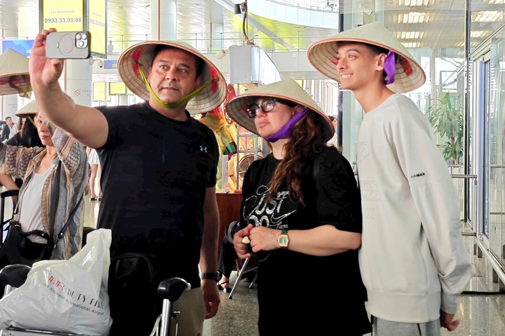 Ket noi du lich khiem ton giua Viet Nam - Iran hinh anh