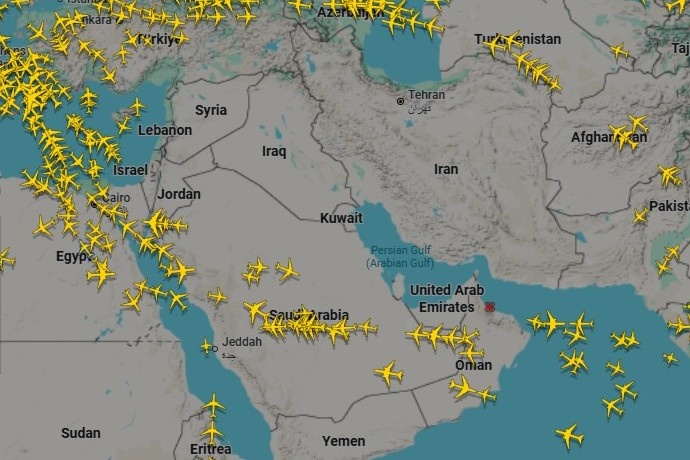 San bay Dubai ngap khoi trong cuoc phan don cua Iran hinh anh