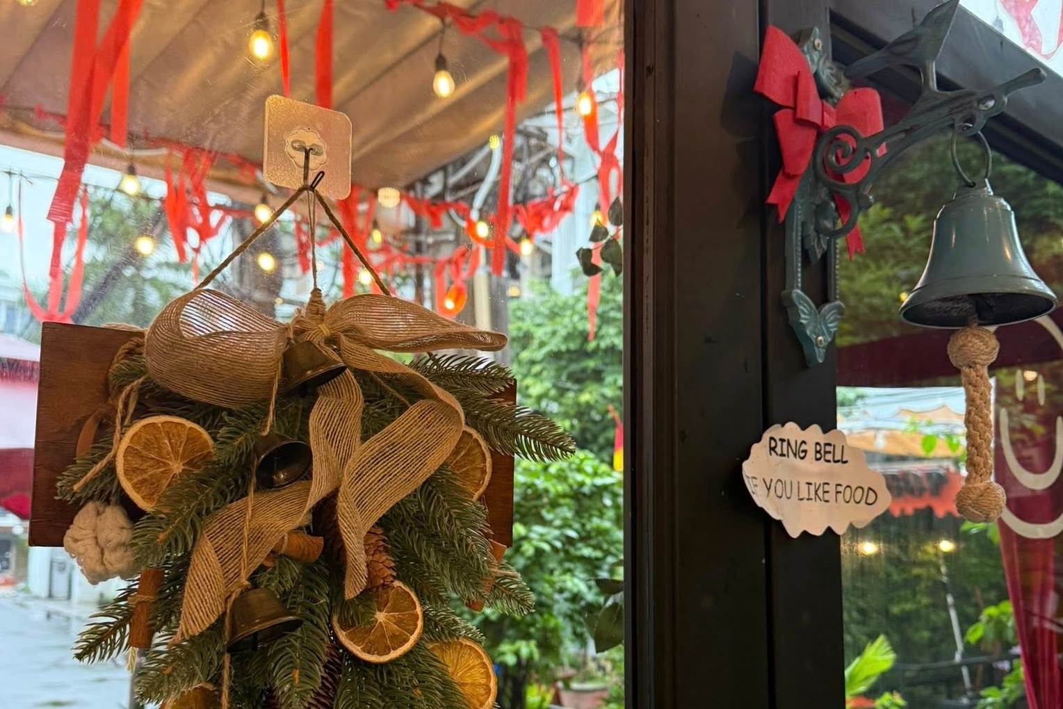 Thuc khach rung chuong cam on nha hang An Do o Da Nang hinh anh