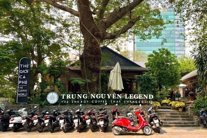 Loat nha hang, quan ca phe noi tieng o trung tam TP.HCM dong cua hinh anh