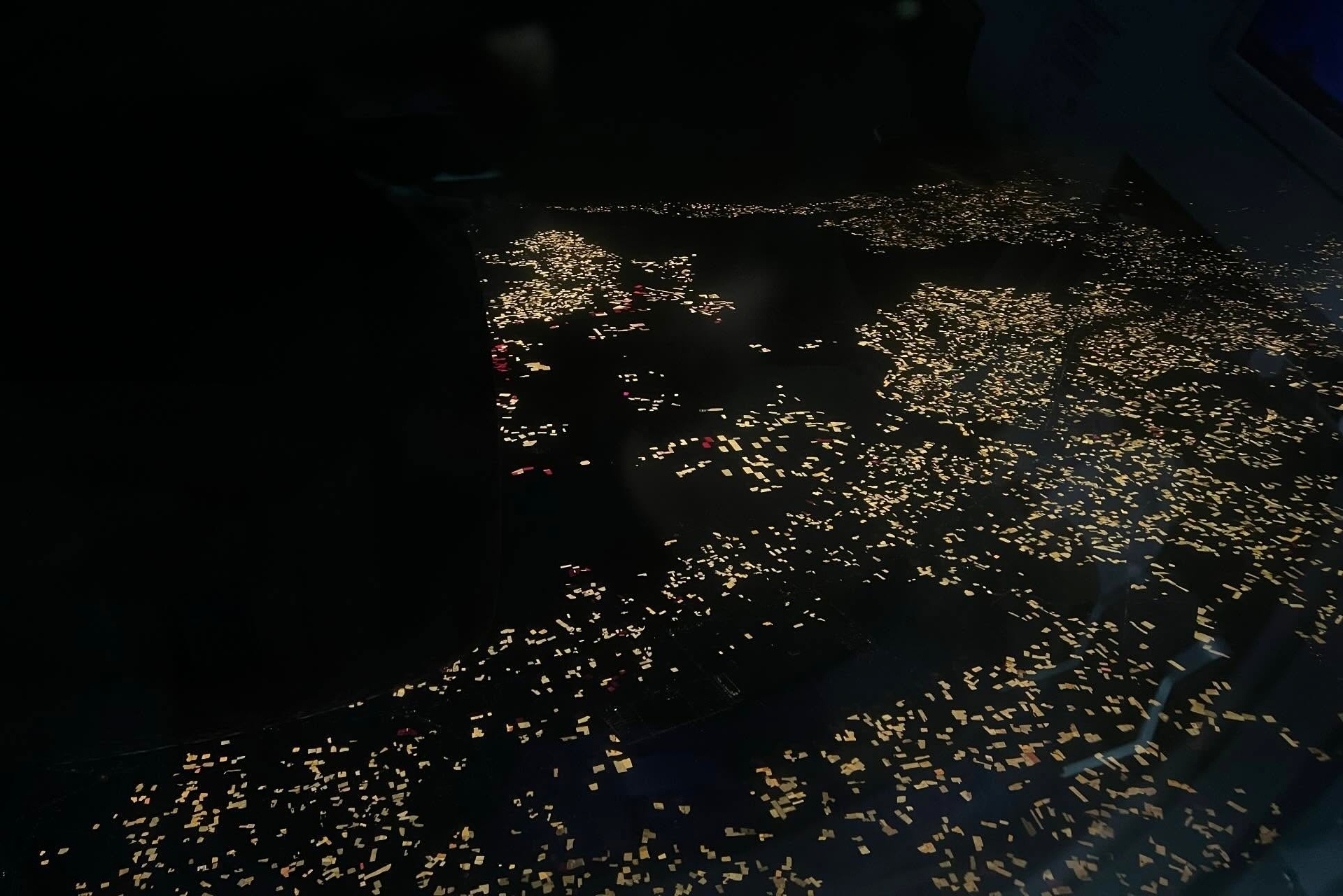 Canh tuong 'ky la' tu cua so may bay Ha Noi - TP.HCM sau Tet hinh anh