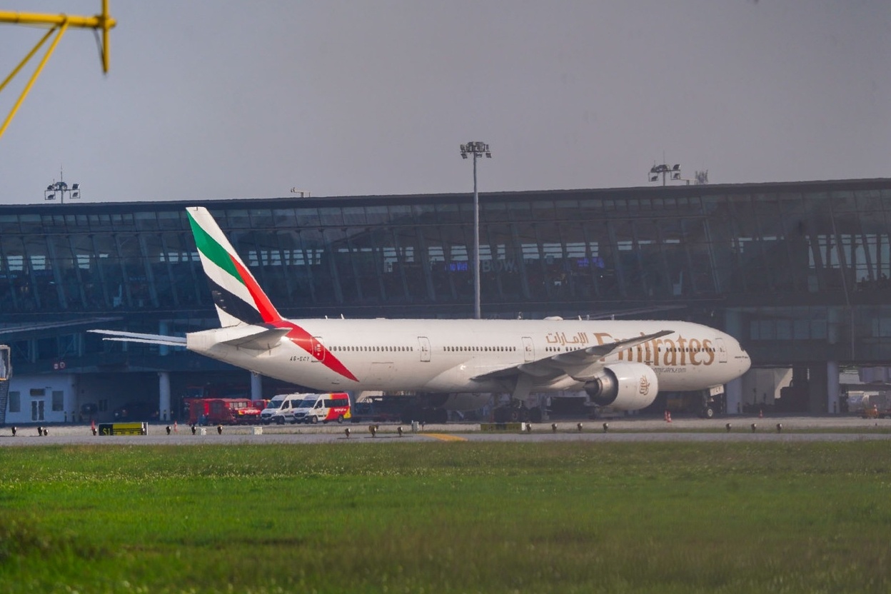 Can canh may bay 'nha giau' Trung Dong tranh chien su o Noi Bai hinh anh