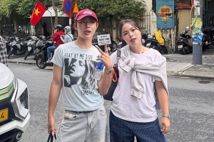 Khach Thai Lan bat khoc sau cai om cua chu quan hai san o Da Nang hinh anh