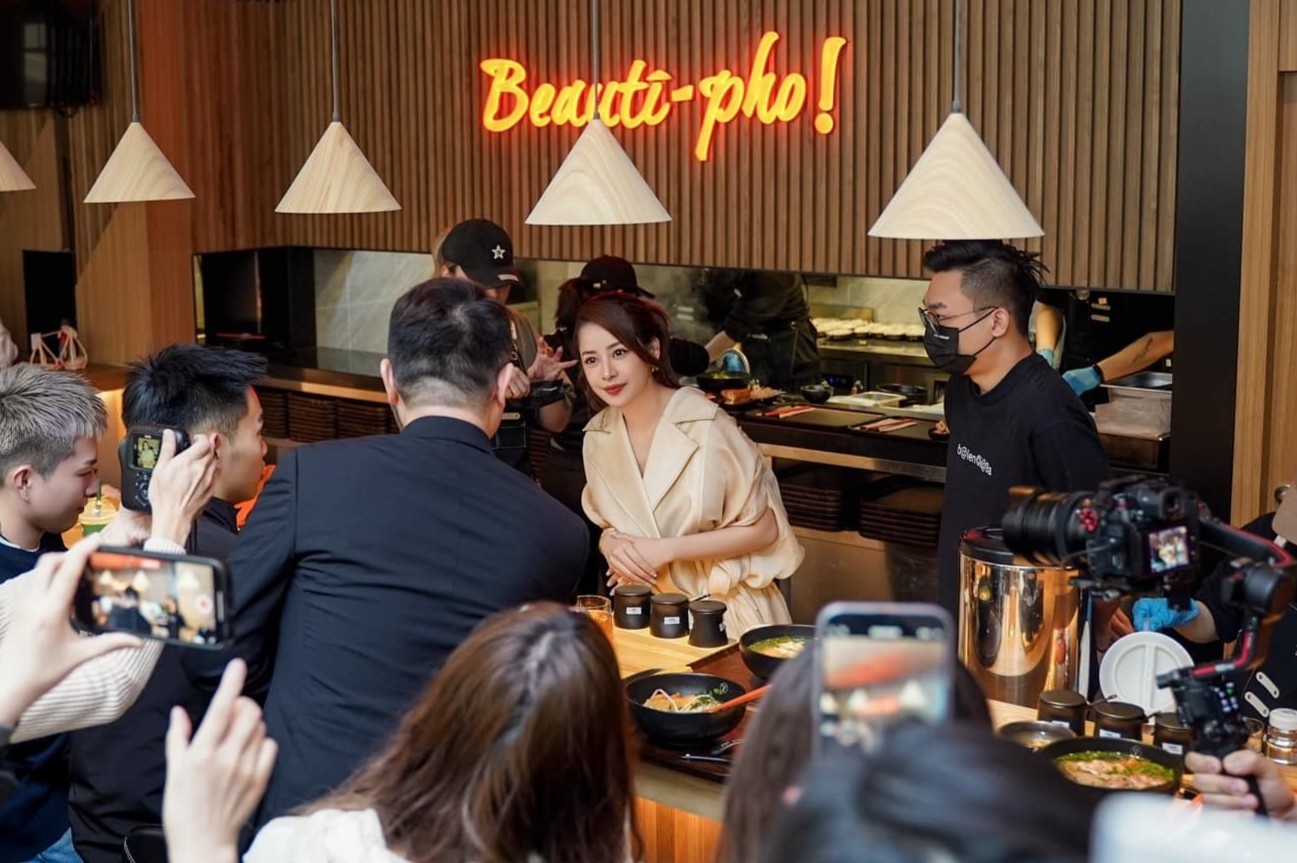 Vi sao loat quan ca phe, nha hang cua nghe si Viet dong cua? hinh anh