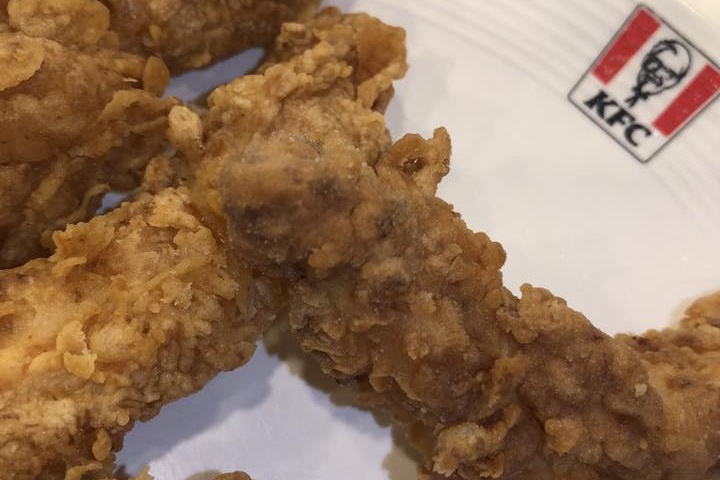 KFC Viet Nam len tieng vu bi to 'ga moc' hinh anh