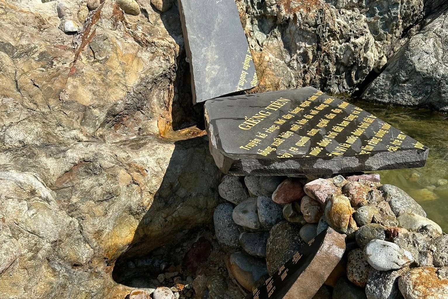 Gieng Tien,  Juky San anh 1