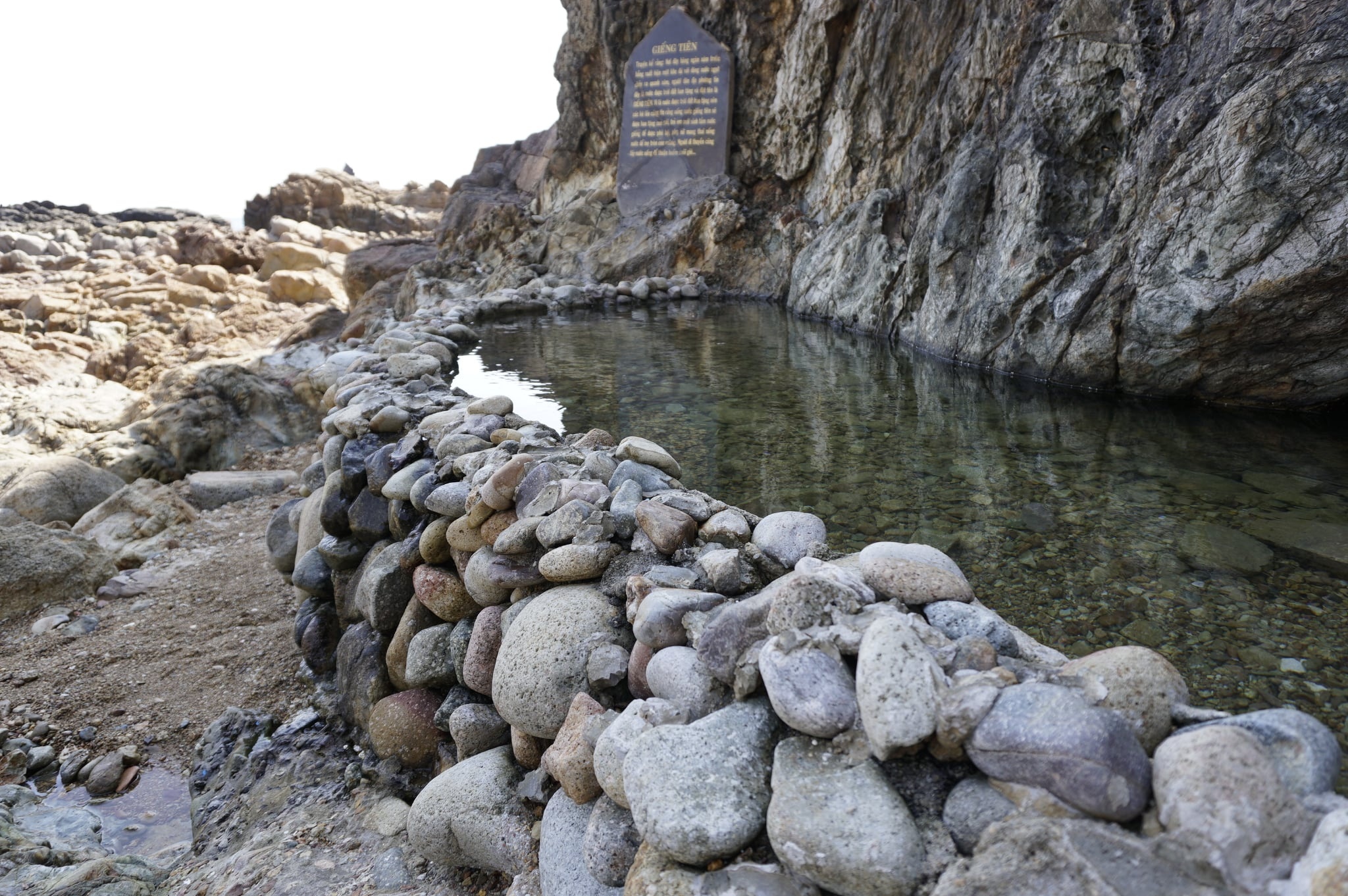 Gan lai bien Gieng Tien sau on ao Juky San ngam minh chup anh hinh anh