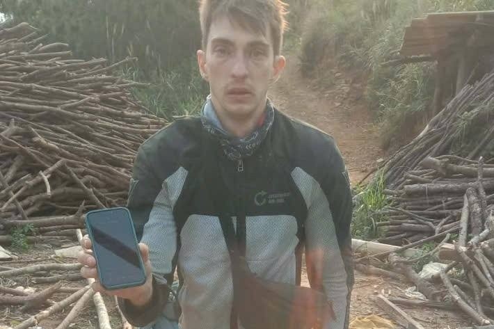 Khach Tay lac trong rung sau Lang Son, tim den cua nha dan cau cuu hinh anh