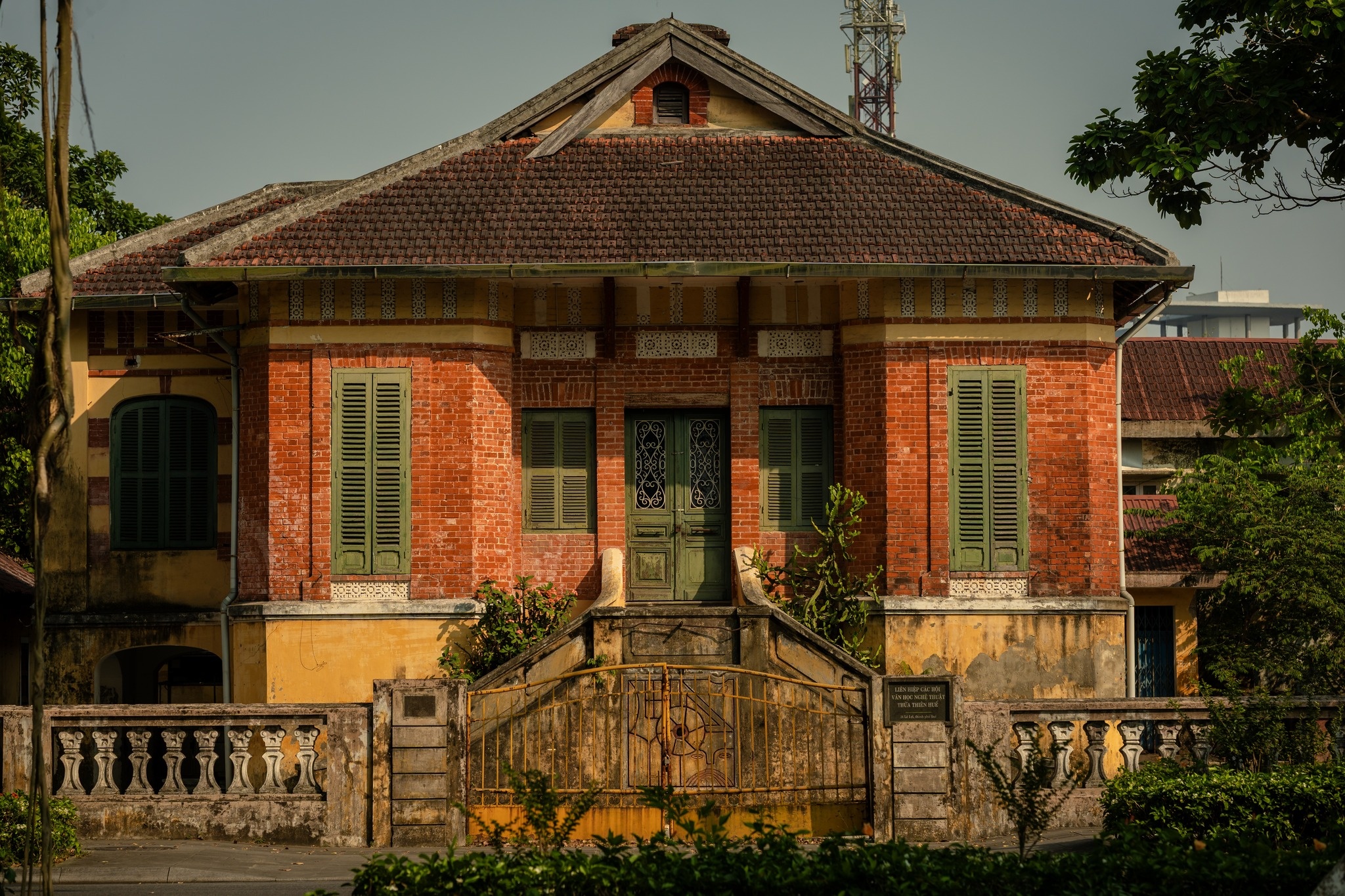 Biet thu Phap co o Hue truoc ngay bi pha do de xay khach san cao cap hinh anh