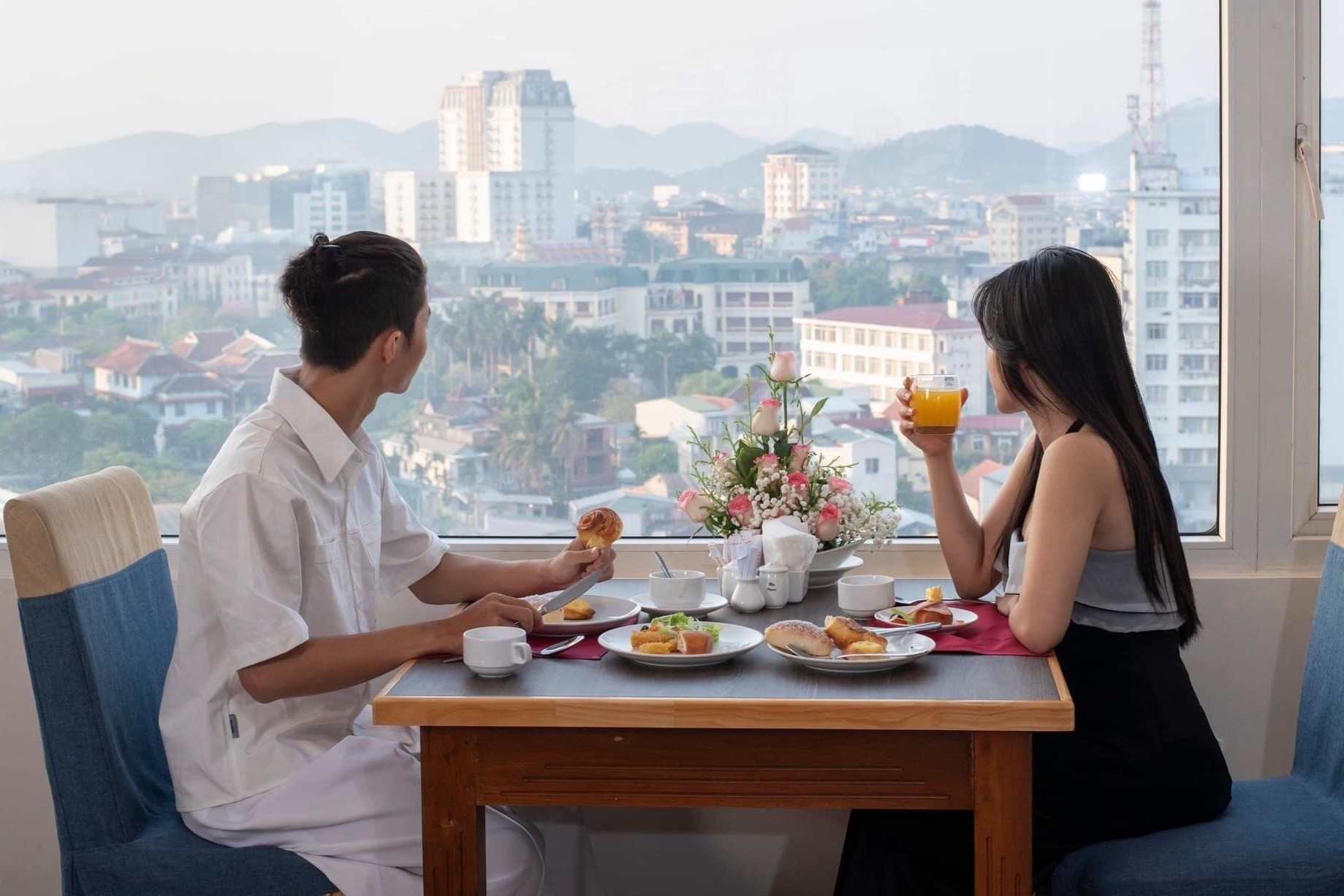 Ben trong khach san o Hue bi yeu cau dung don khach hinh anh