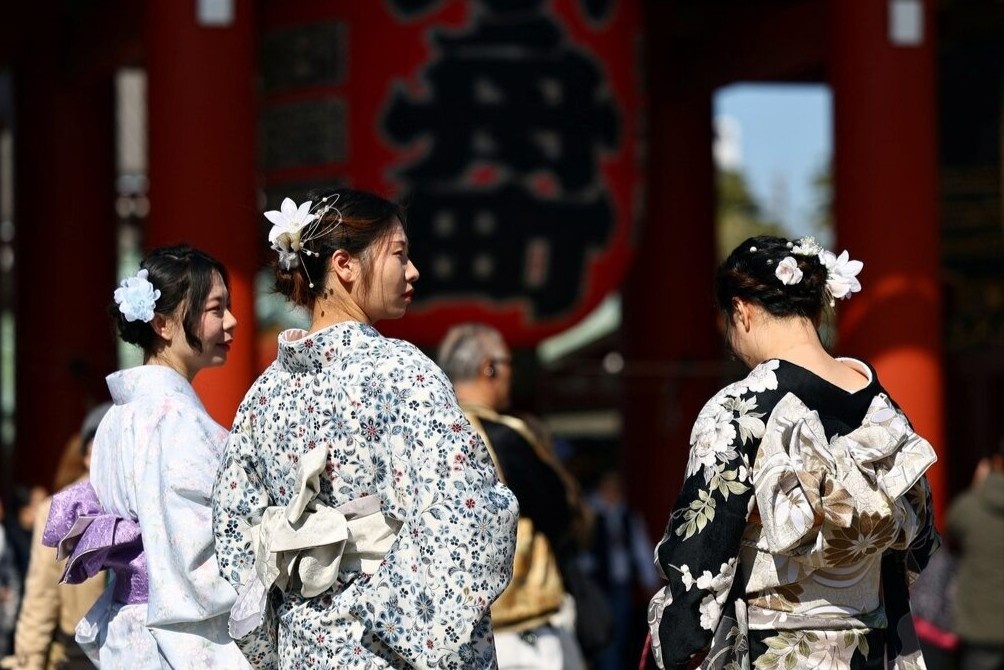 Du lich Nhat Ban 'tham don' vi dong dat 7,7 do gay canh bao song than hinh anh