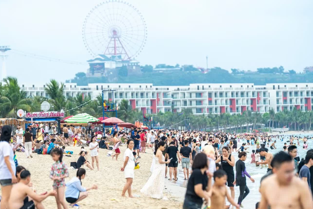 Bien Bai Chay van dong ngay cuoi nghi le hinh anh