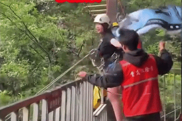 Canh bao hiem hoa chet nguoi sau vu du khach roi khoi xich du vach nui hinh anh