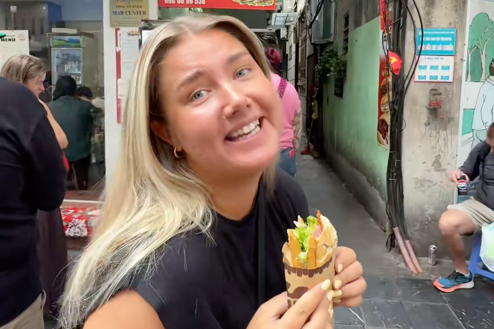 Vi sao khach ngoai 'phat cuong' banh mi Viet Nam? hinh anh