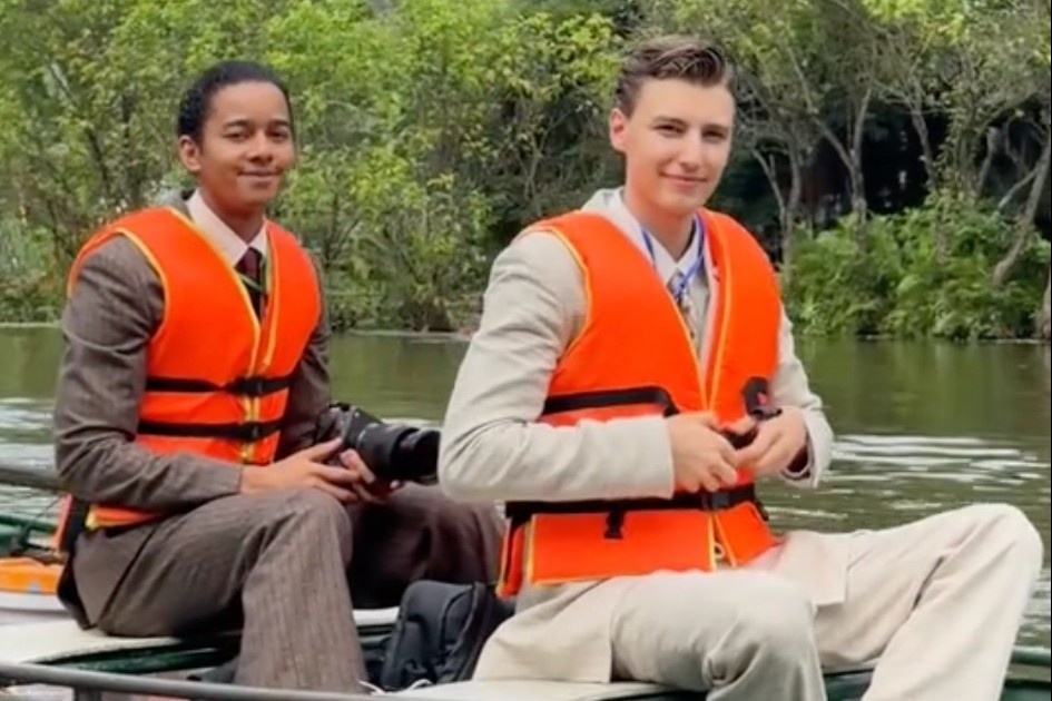 Khach Tay choang ngop canh sac Ninh Binh, tung video 15 giay 'tuyet doi dien anh' hinh anh