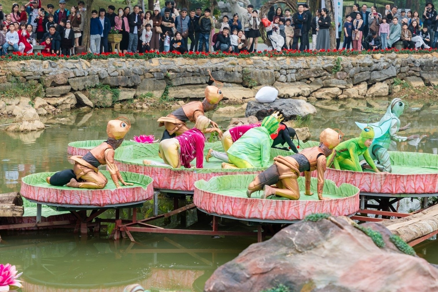 Dan kien 'mua' trong show thuc canh o Ninh Binh hut 6 trieu luot xem hinh anh