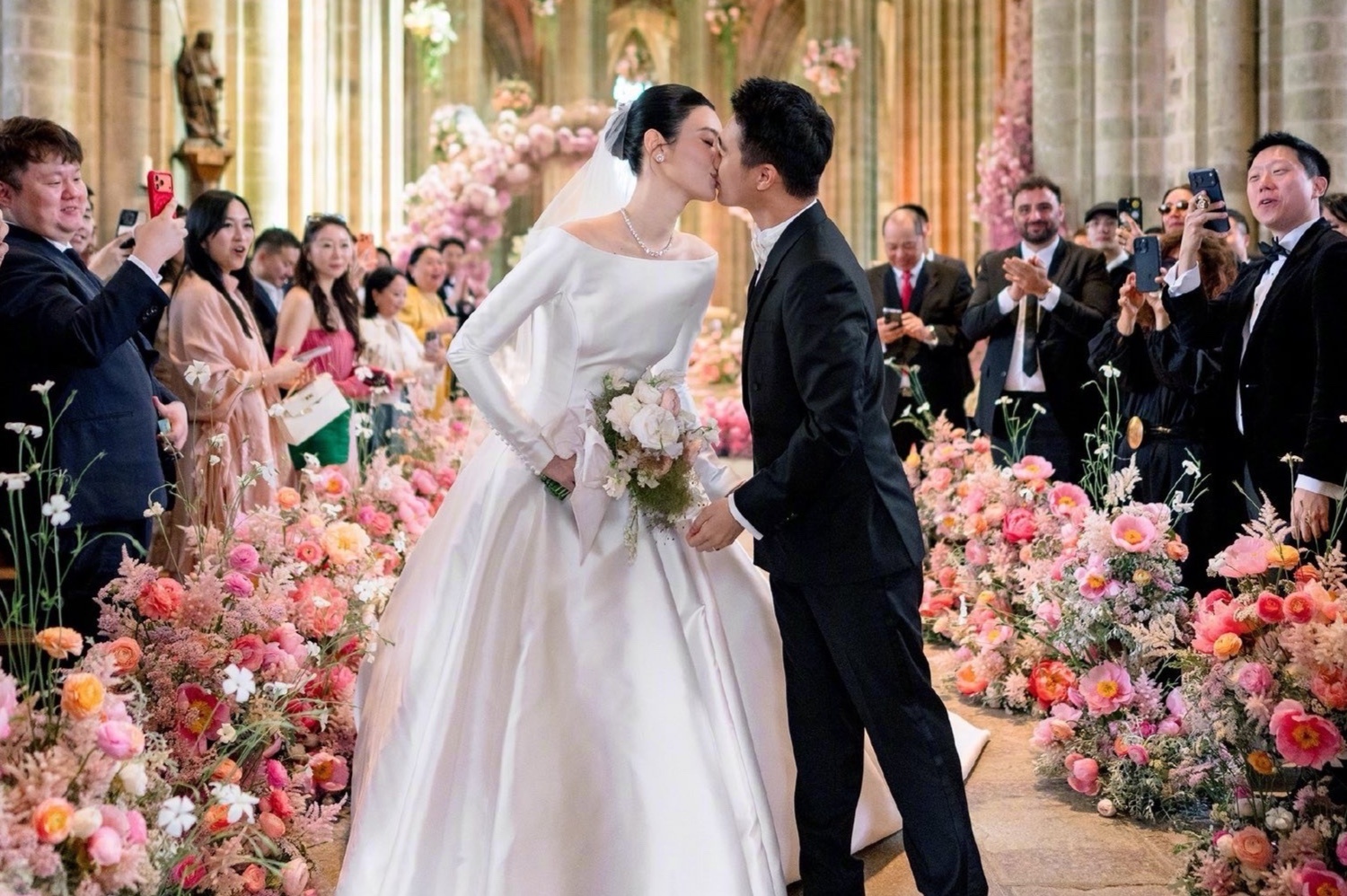 Noi con trai vua song bac Macau to chuc le cuoi voi vo sieu mau hinh anh