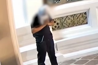 Doc 'than chu tang hinh' van bi bat vi trom tien cong duc tai Thai Lan hinh anh