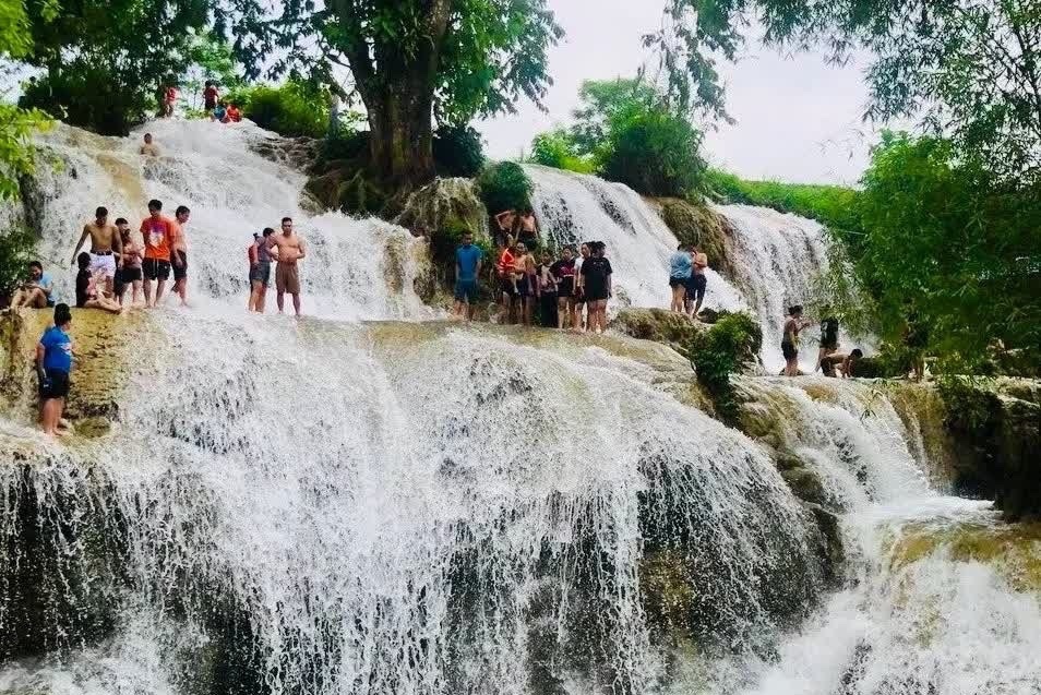 Dung hoat dong khu du lich Thac Trang sau vu du khach tu vong hinh anh