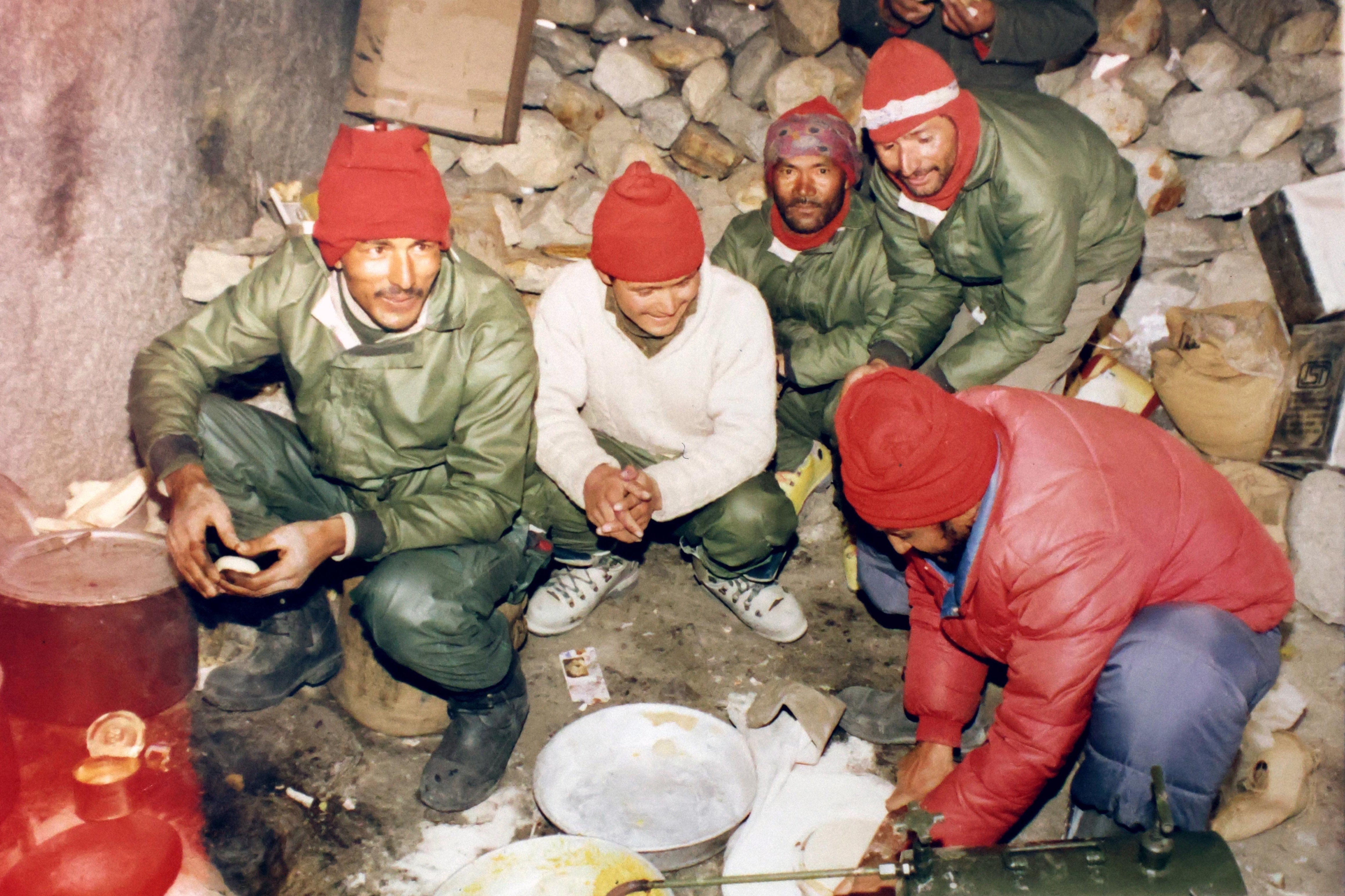 Everest,  đ&ocirc;i gi&agrave;y xanh ảnh 1