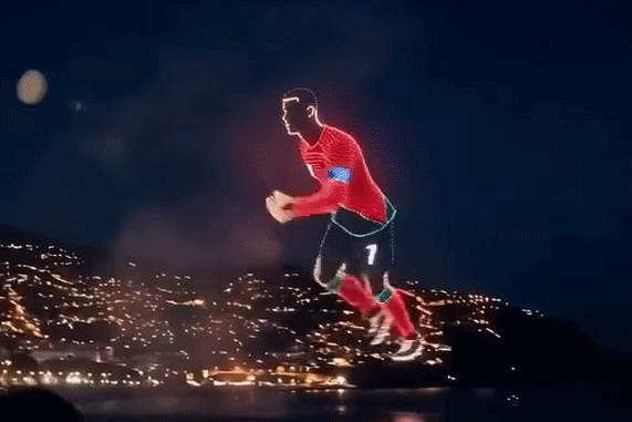 Man drone 'tri an Ronaldo' danh lua ca the gioi hinh anh