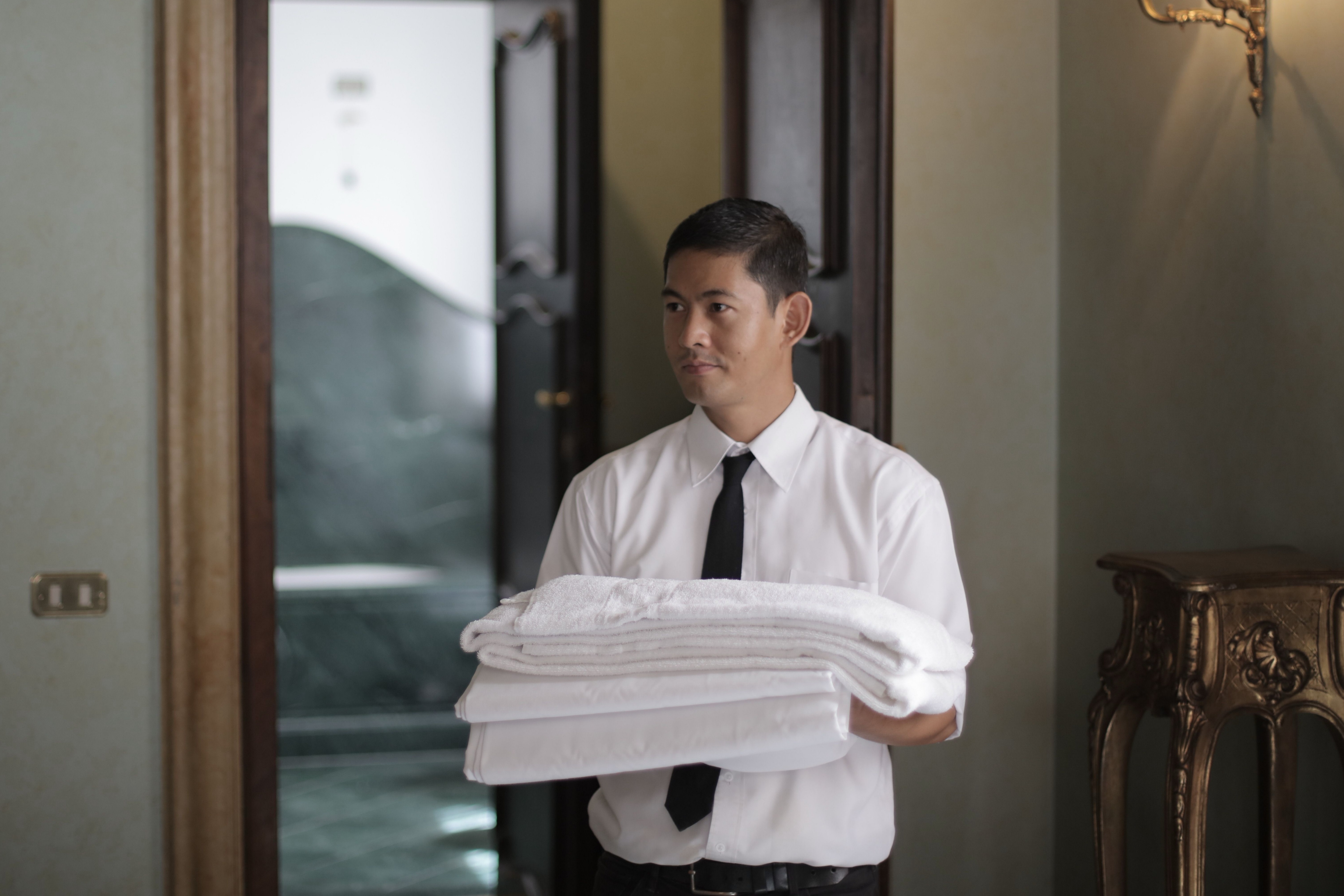 Sự thật khách sạn không còn dọn phòng mỗi ngày