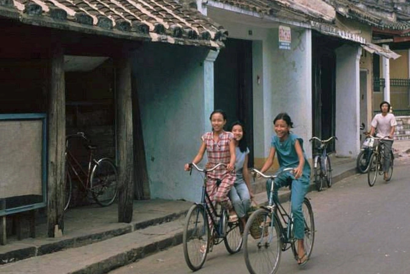 Ảnh hiếm Việt Nam 35 năm trước của khách Tây 3 lần đi xuyên Việt