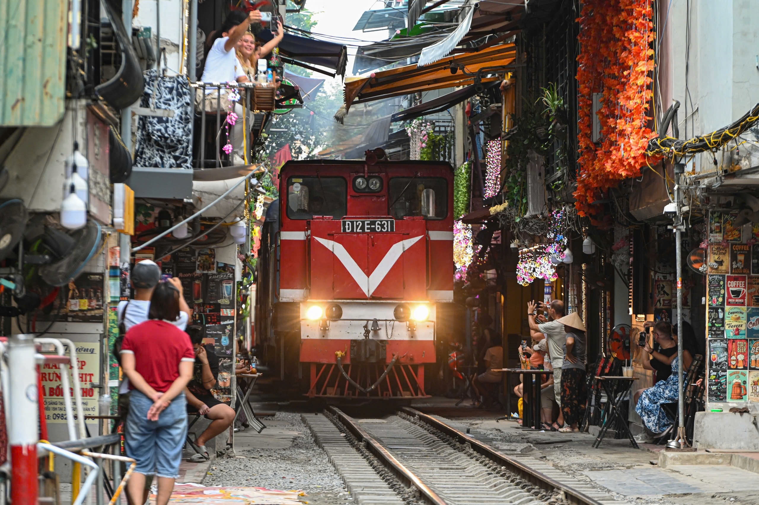 c&agrave; ph&ecirc; đường t&agrave;u ảnh 2