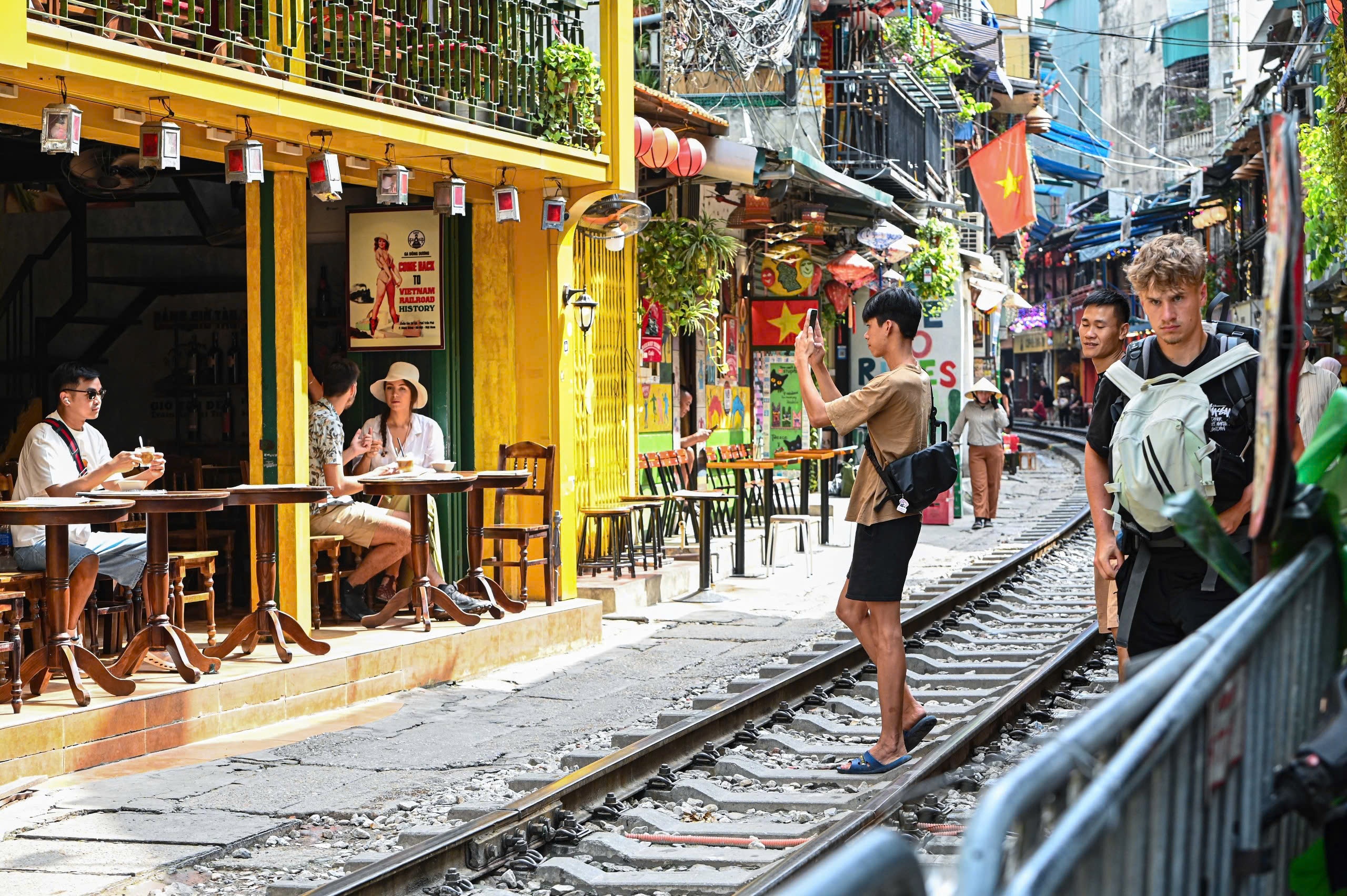 c&agrave; ph&ecirc; đường t&agrave;u ảnh 4