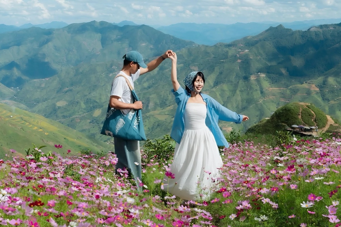 T&agrave; X&ugrave;a,  vườn hoa ảnh 1