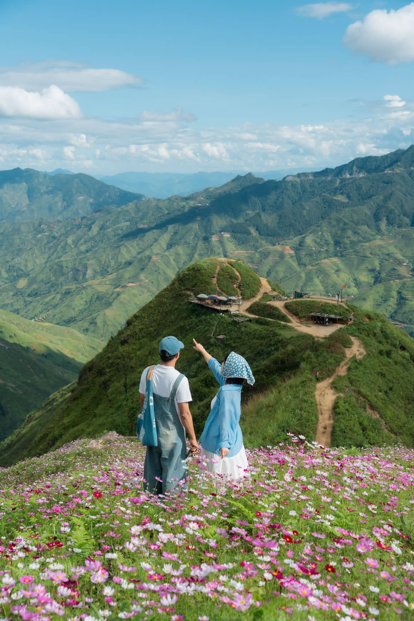 T&agrave; X&ugrave;a,  vườn hoa ảnh 3