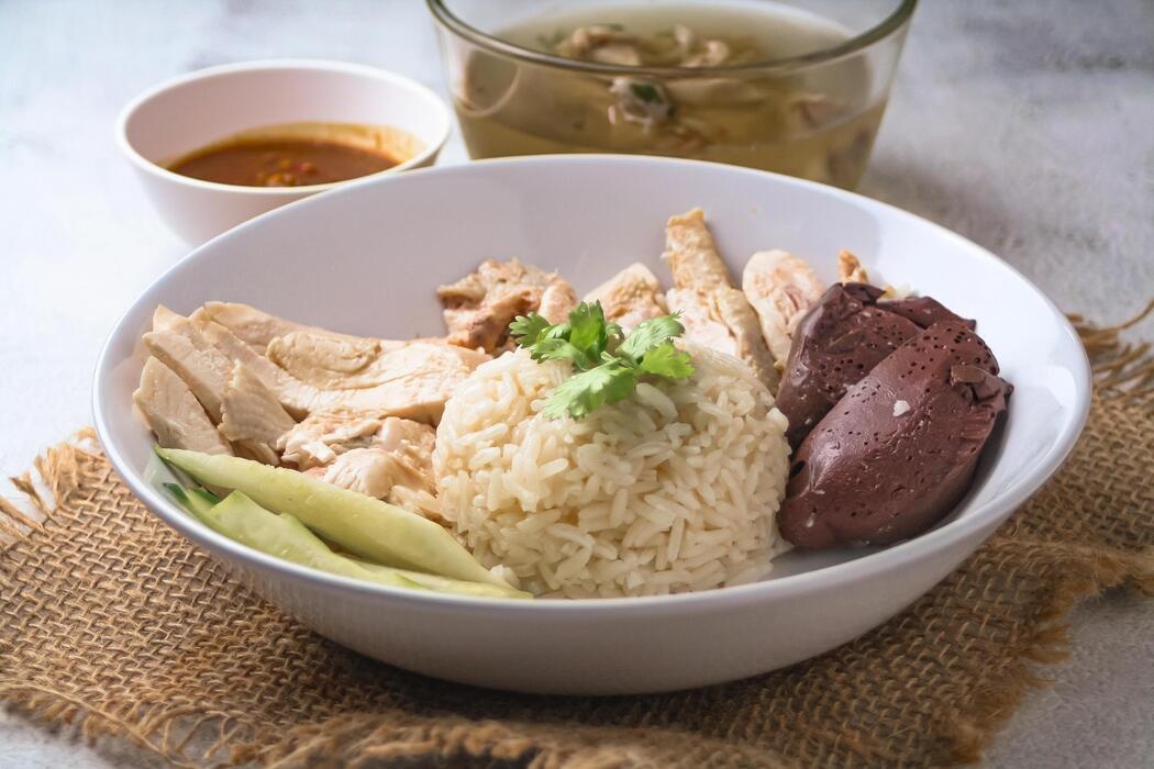 cơm g&agrave; ảnh 4
