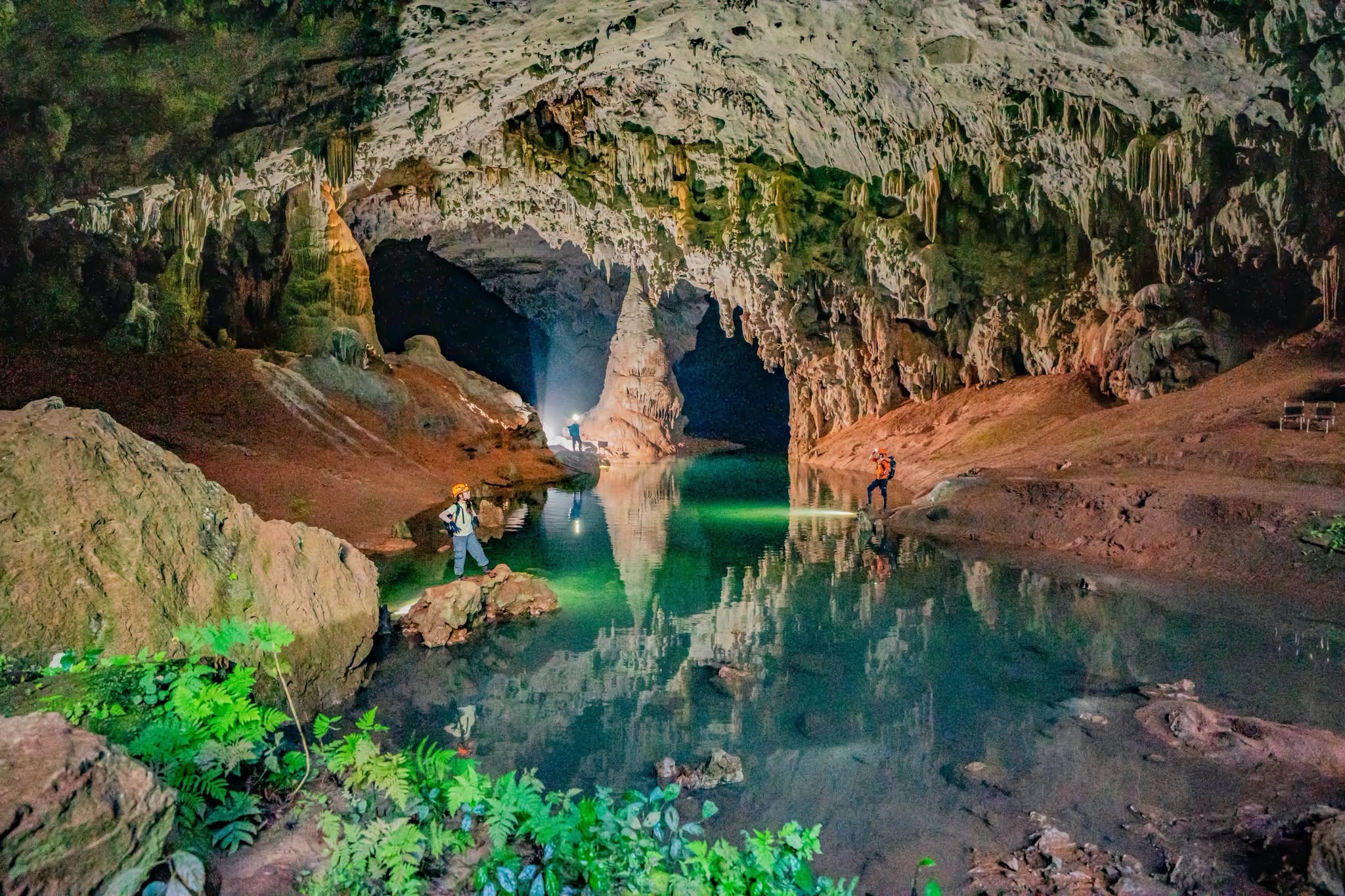 hồ canxi,  hang động ảnh 12