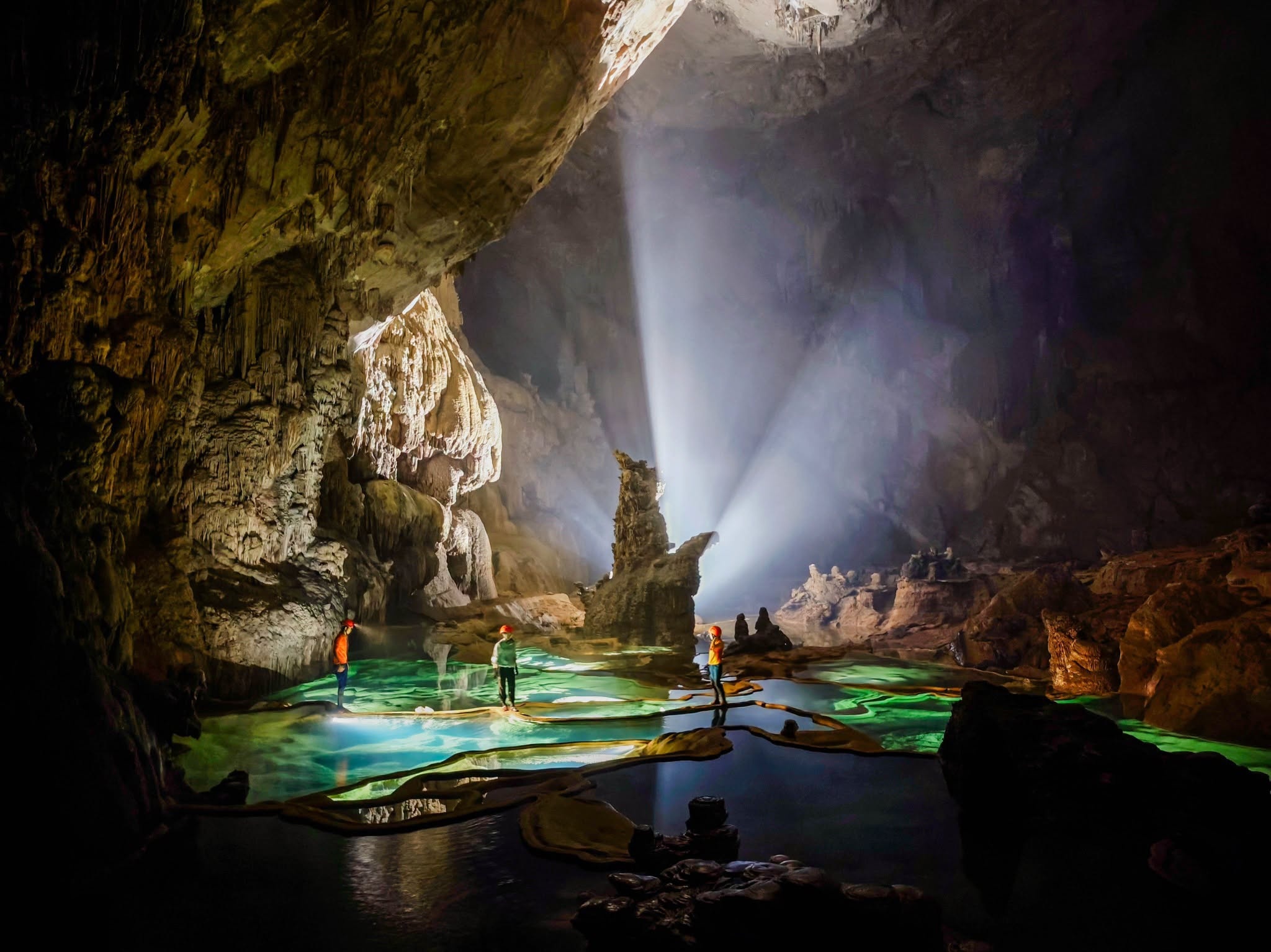 hồ canxi,  hang động ảnh 4