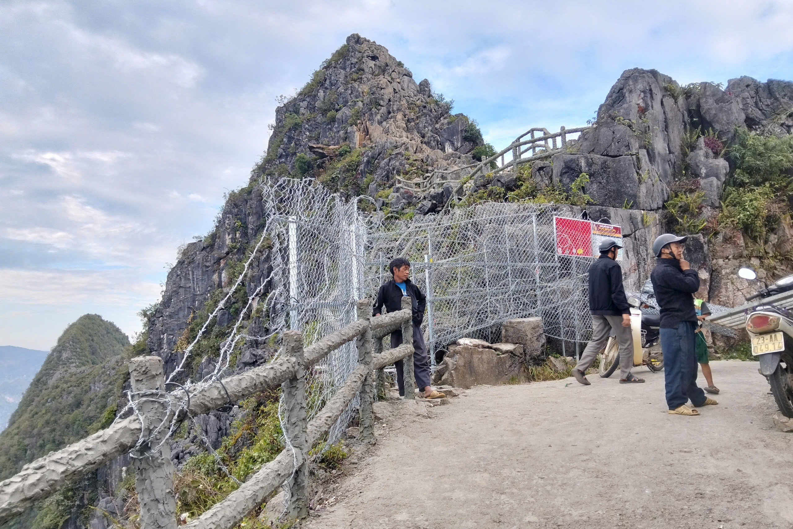 mỏm đ&aacute; tử thần,  H&agrave; Giang ảnh 2