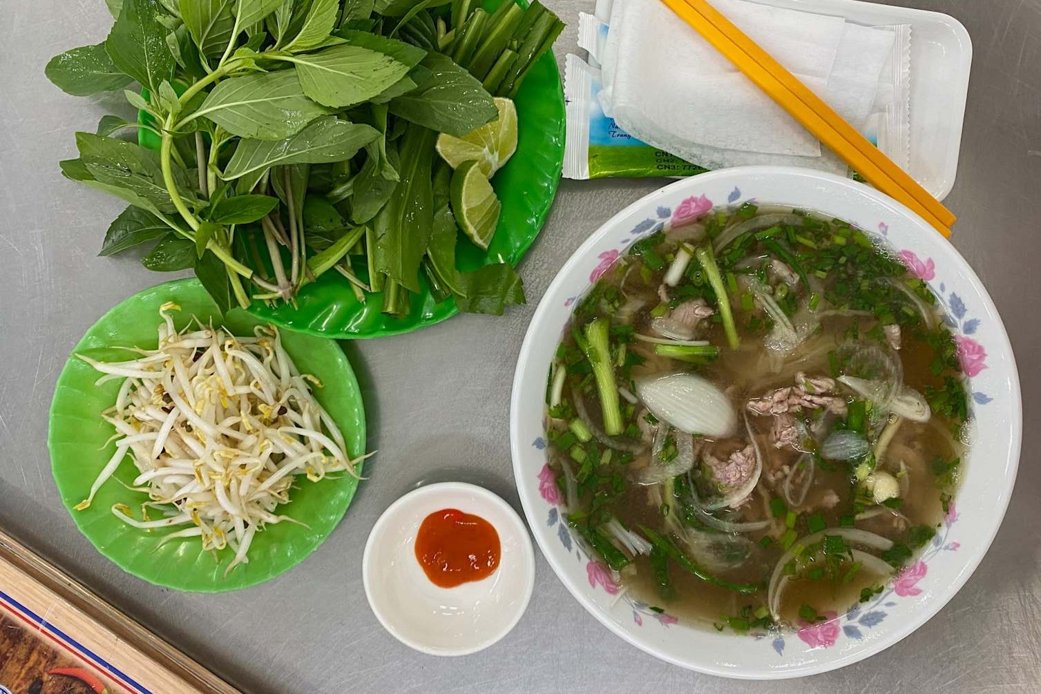 Khách ngoại chỉ nơi có tô phở 'ngon khó cưỡng' ở TP.HCM