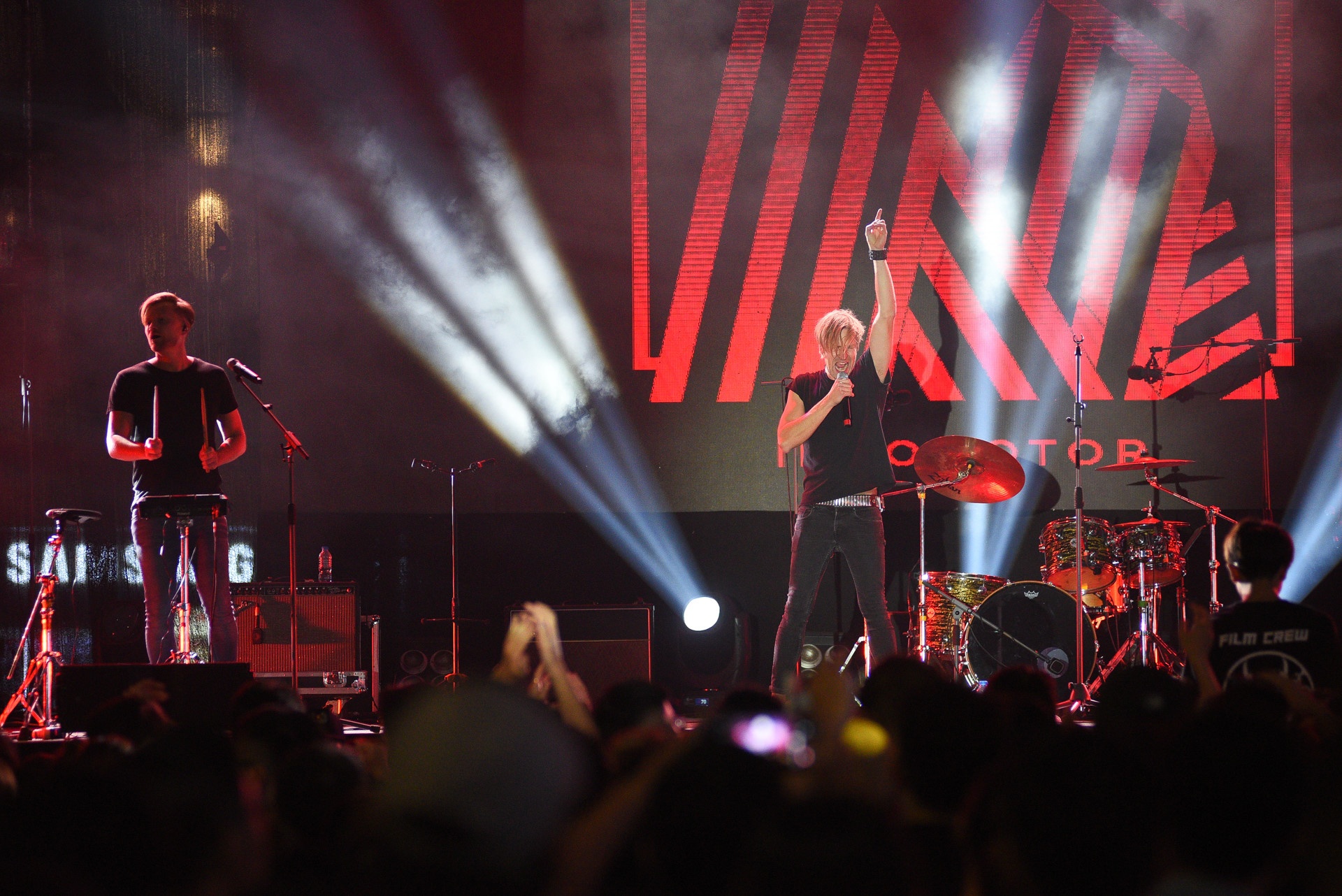 Hoang Thuy Linh hat o Monsoon anh 5