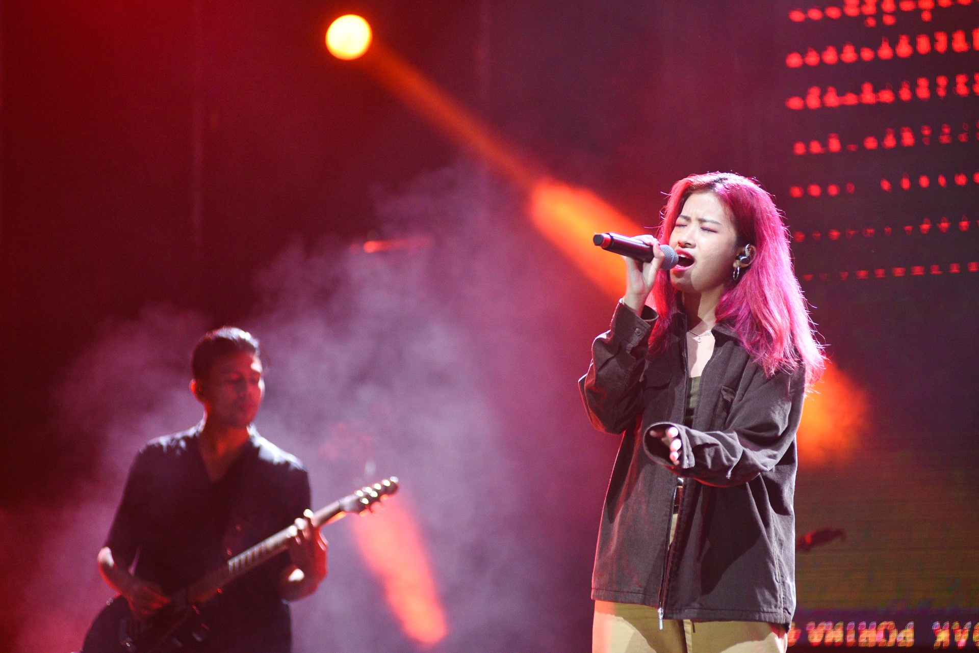 Hoang Thuy Linh hat o Monsoon anh 1