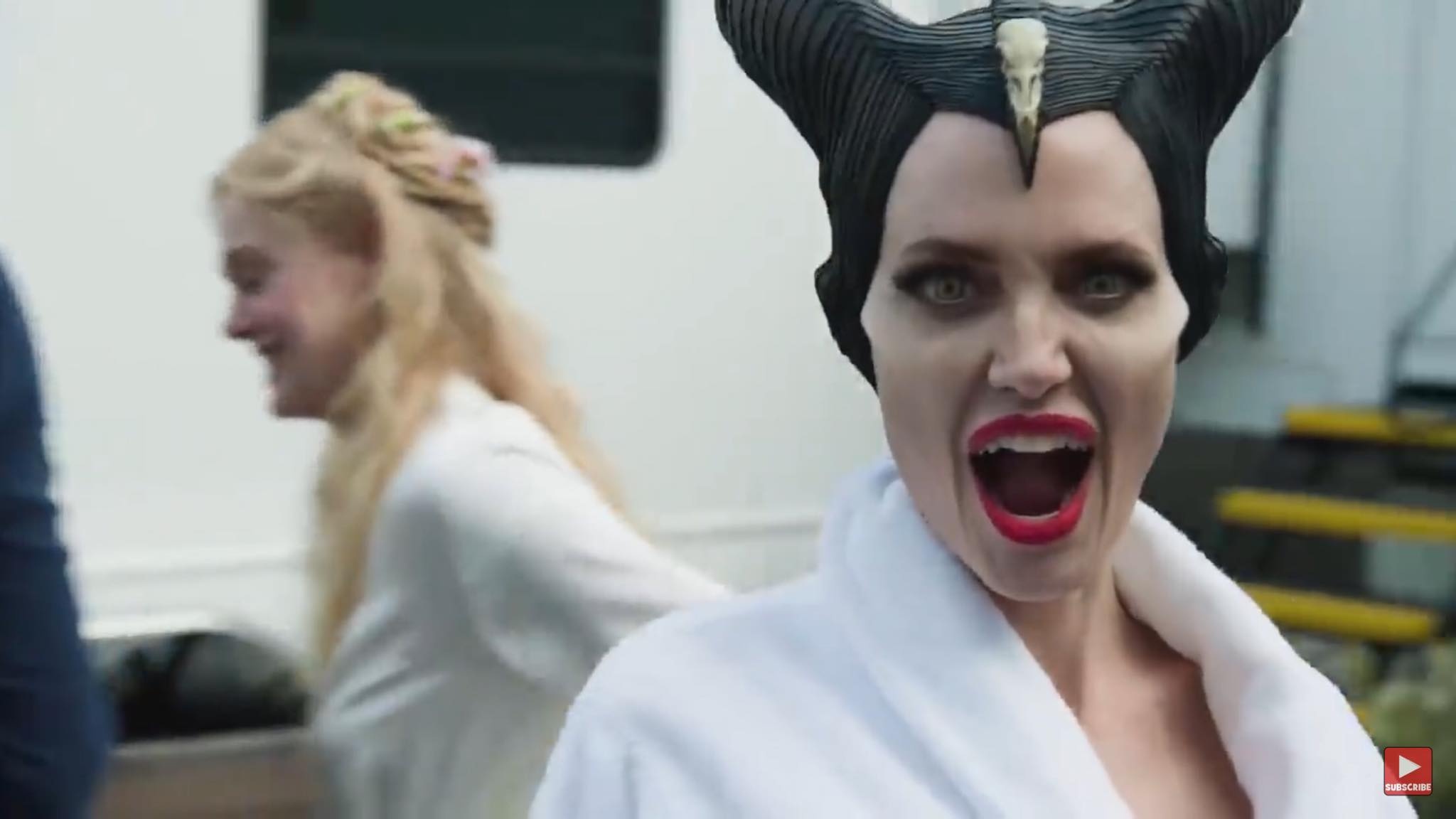 Angelina Jolie nhang nhit tren phim truong anh 5