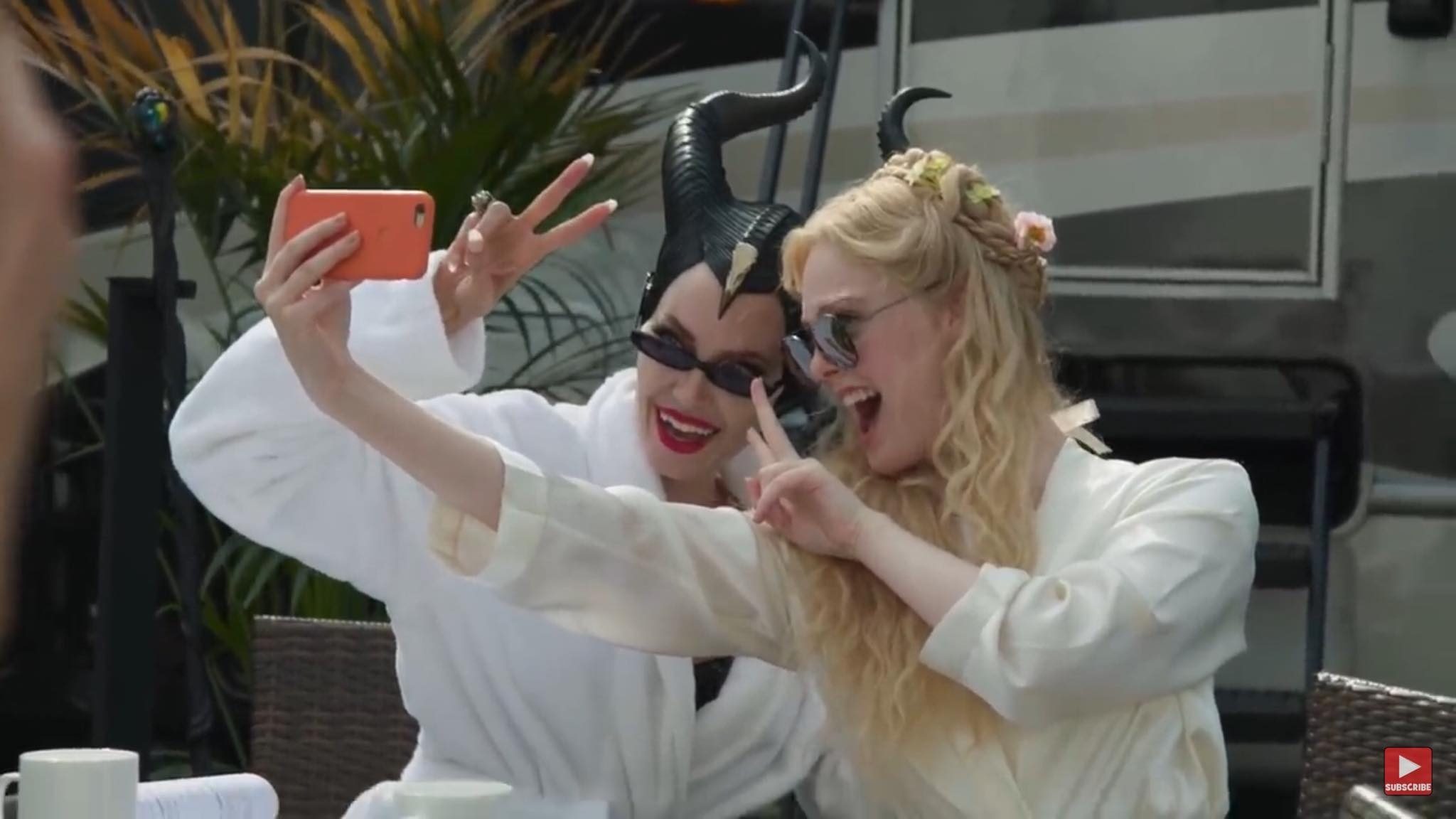 Angelina Jolie nhang nhit tren phim truong anh 3