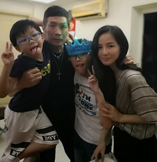 Cuoc song cua Luu Vinh sau khi danh vo bien dang anh 5