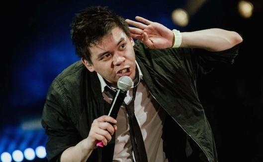 Vinh Khuat khien hang nghin nguoi bat cuoi vi giao luu ngay ngo hinh anh