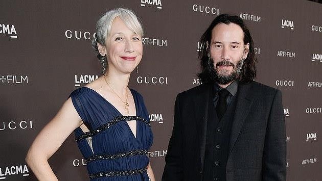 Keanu Reeves cong khai ban gai hinh anh