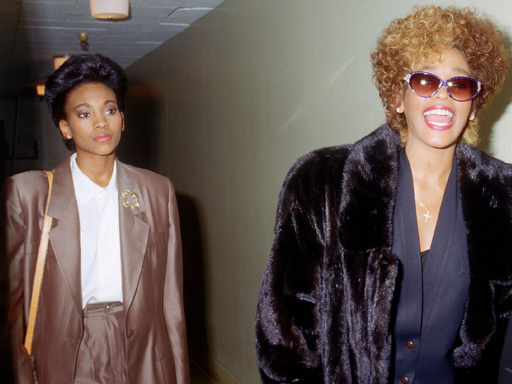 Bạn thân xác nhận Whitney Houston đồng tính  ảnh 2 Ban than xac nhan Whitney Houston dong tinh anh 2
