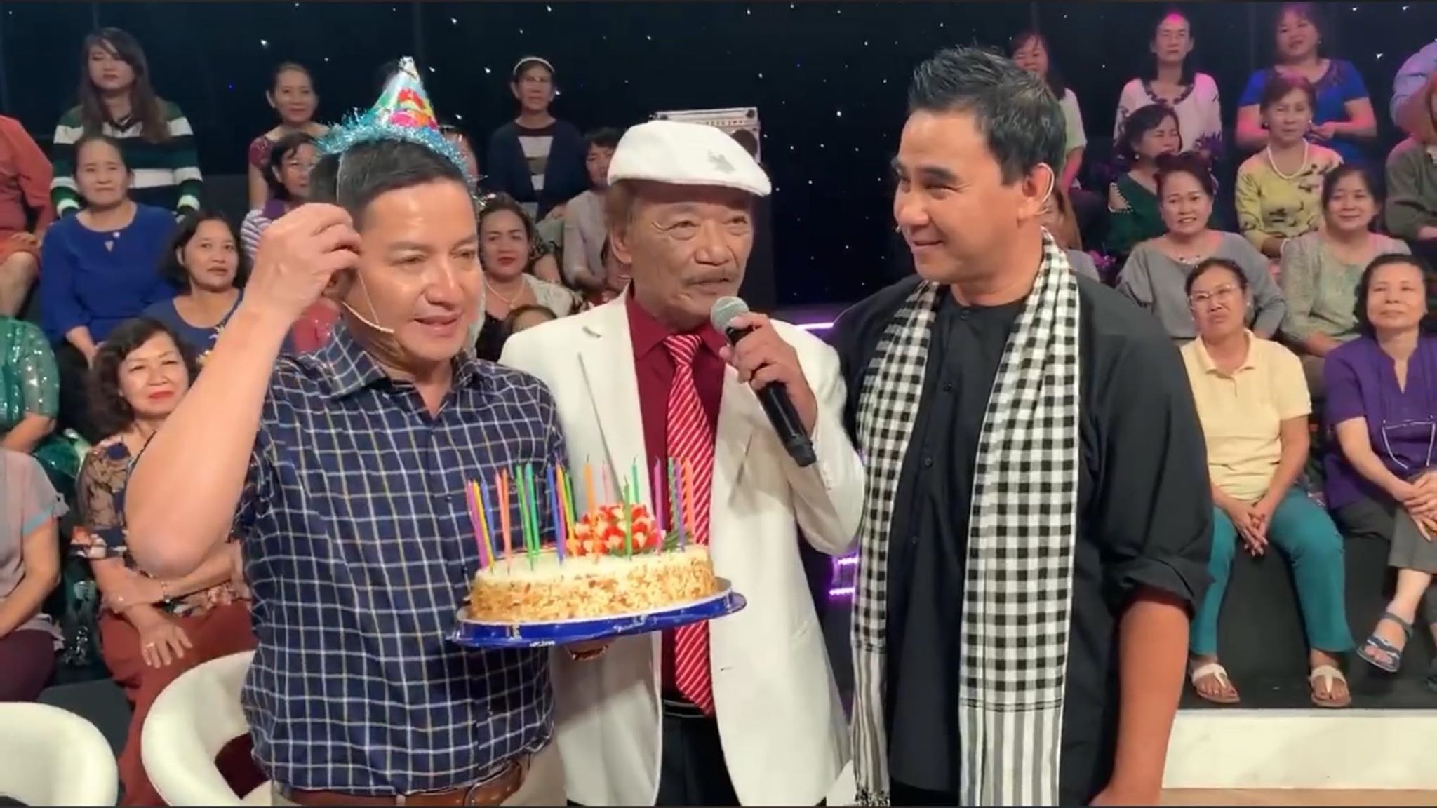 Chí Trung khóc trong lễ sinh nhật ảnh 1 Chi Trung khoc trong le sinh nhat anh 1