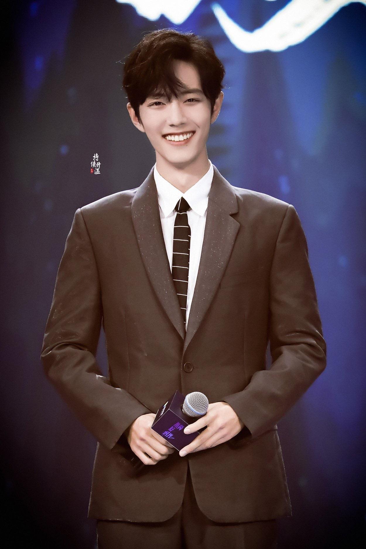 Son Tung M-TP lot top 100 nam than dep nhat chau A anh 2