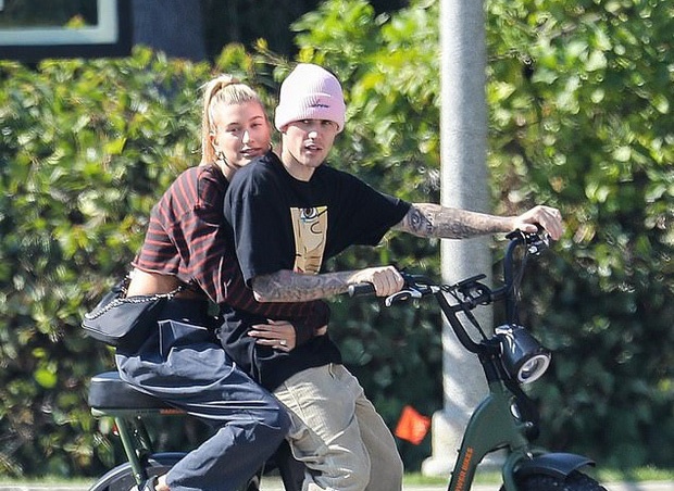 Justin Bieber tinh tu ben vo anh 4