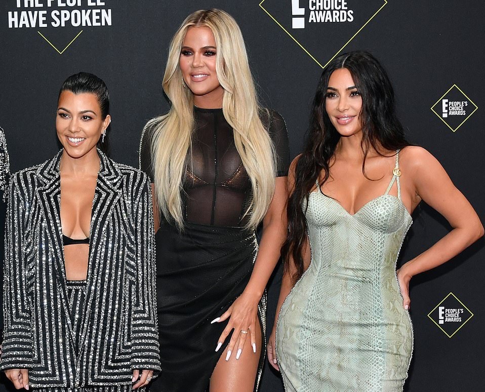 Kim Kardashian mac goi cam anh 1